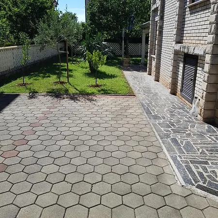 Emi *